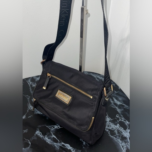 CALVIN KLEIN Handbag Black Nylon Crossbody Calvin Klein Print on Strap AUTHENTIC - Picture 1 of 16
